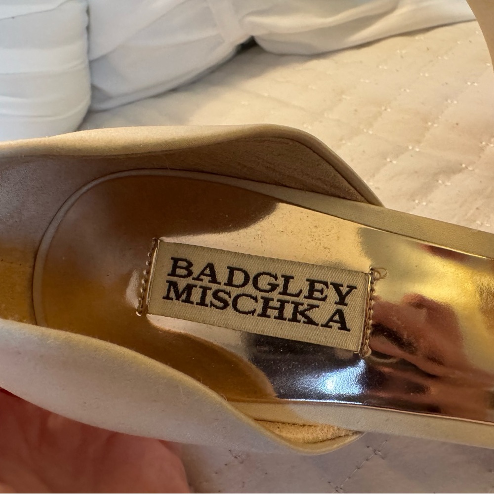 Badgley Mischka Embellished beaded and Rhinestone Size 8.5 Cream Heels - Picture 12 of 15